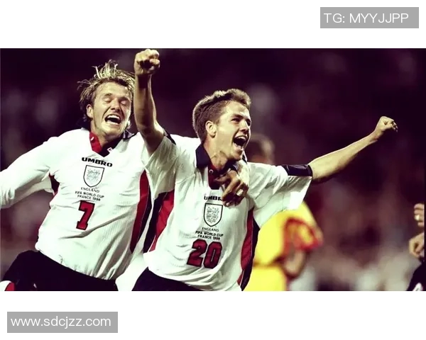 足球明星年轻时期的成长轨迹与成就对比分析