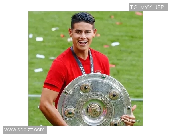 将足球明星的名字纹在背后让热爱与信仰永驻身体之中